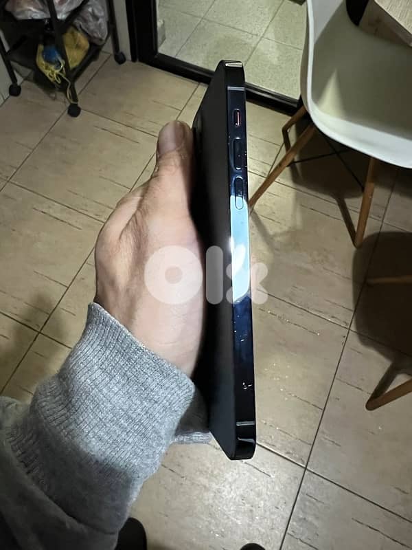 IPHONE 12 pro 128gb excellent condition 2