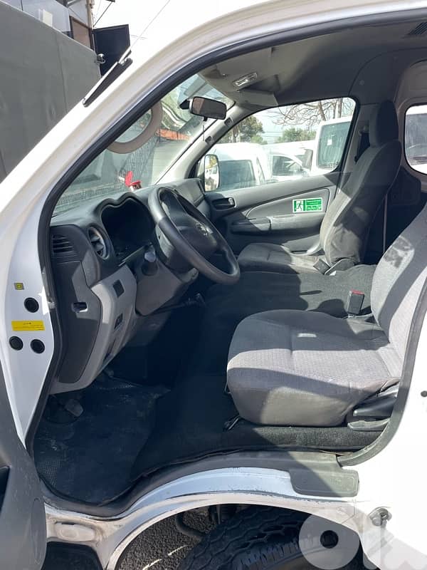 Nissan Urvan High Roof 2018 11