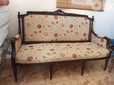 صالون لويس ١٦ كامل ٥ قطع  حفر يد  مع طقم طاولات اونكس٣