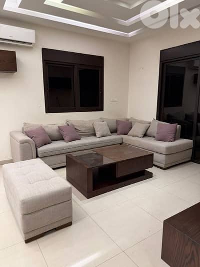 عفش بيت مستعمل بحالة جيدة : غرفة جلوس رئيسي، غرفة جلوس اضافي، غرفة نوم