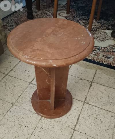 طاولة رخام من نوع اليغانتي