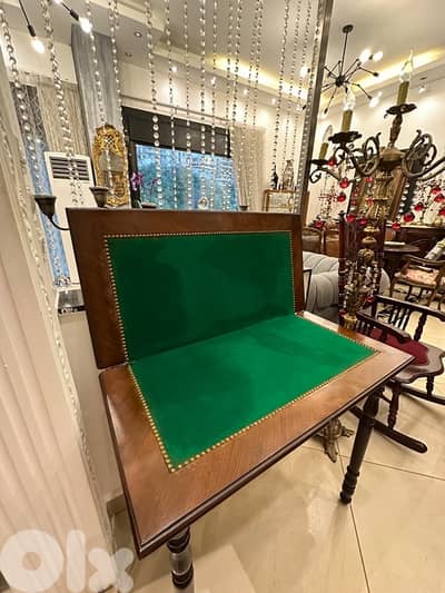 طاوله للعب الورق انتيك قديم جداً بحاله ممتازه