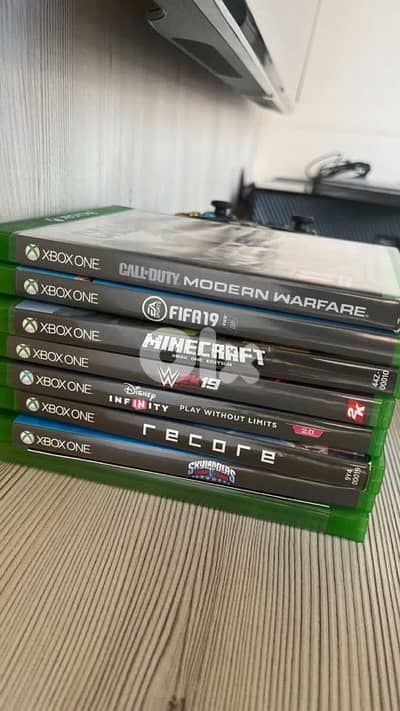 XBOX GAMES AND FIGURES