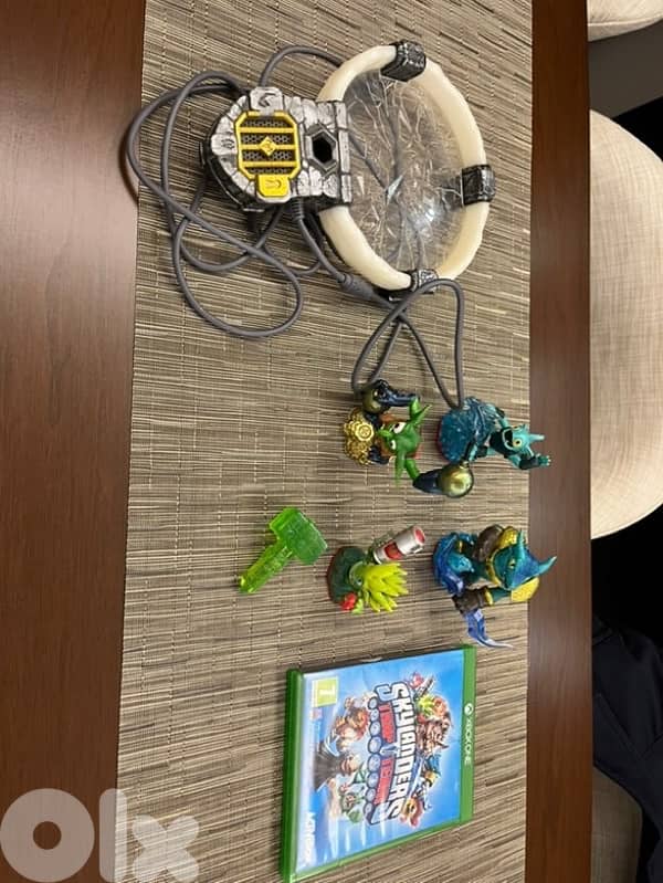 XBOX GAMES AND FIGURES 2