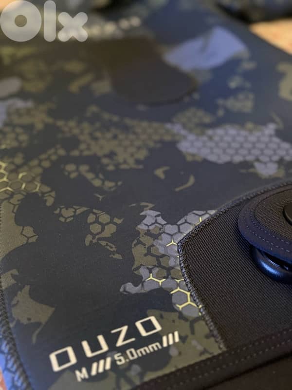 wet suit 5mm brand new. Medium size. 3