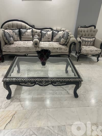 salon sofas with middle table