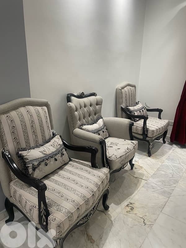 salon sofas with middle table 1