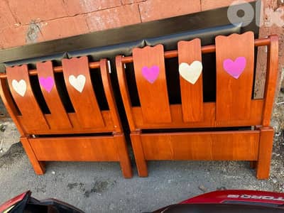 تختين مفرد مع كمود قشر زان كتير مرتبين ونظاف