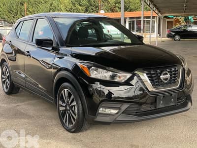 Nissan Kicks  2020 - black/black