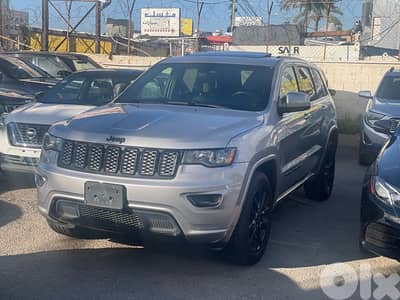 Jeep Cherokee 2018 hight altitude /AWD - clean