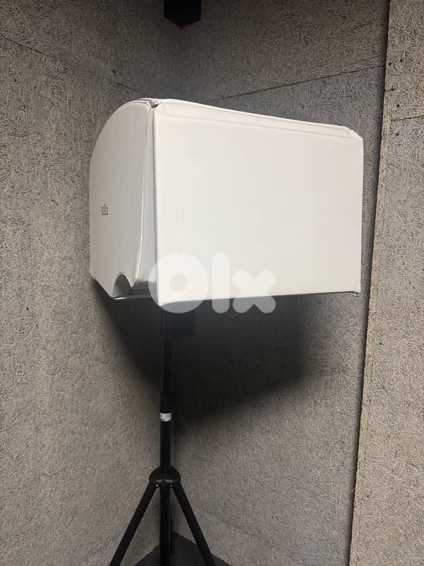 Isovox 2 Pro Vocal Isolation Booth – Like New 4