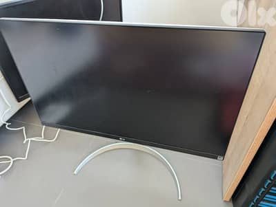 27 Inch 4K UHD UltraFine™ IPS Monitor with VESA DisplayHDR™ 400 and US