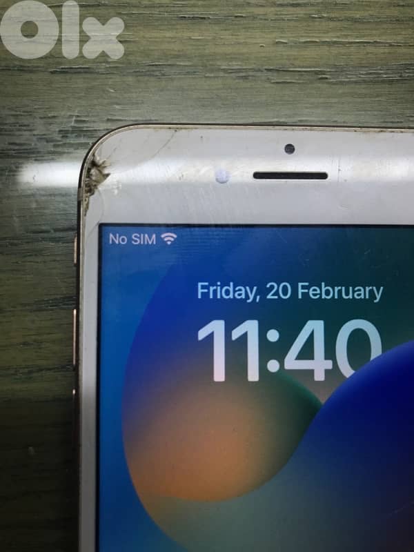 iPhone 8 64gb 80% battery 2