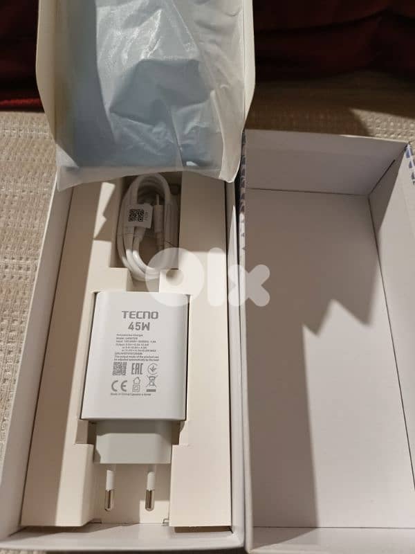 Tecno camon 40 pro 4g 256 16grm 1