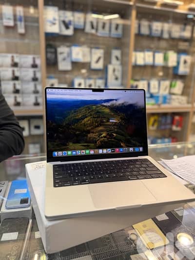 Used like new  Macbook pro m3 8/512 ssd  78 cycle count