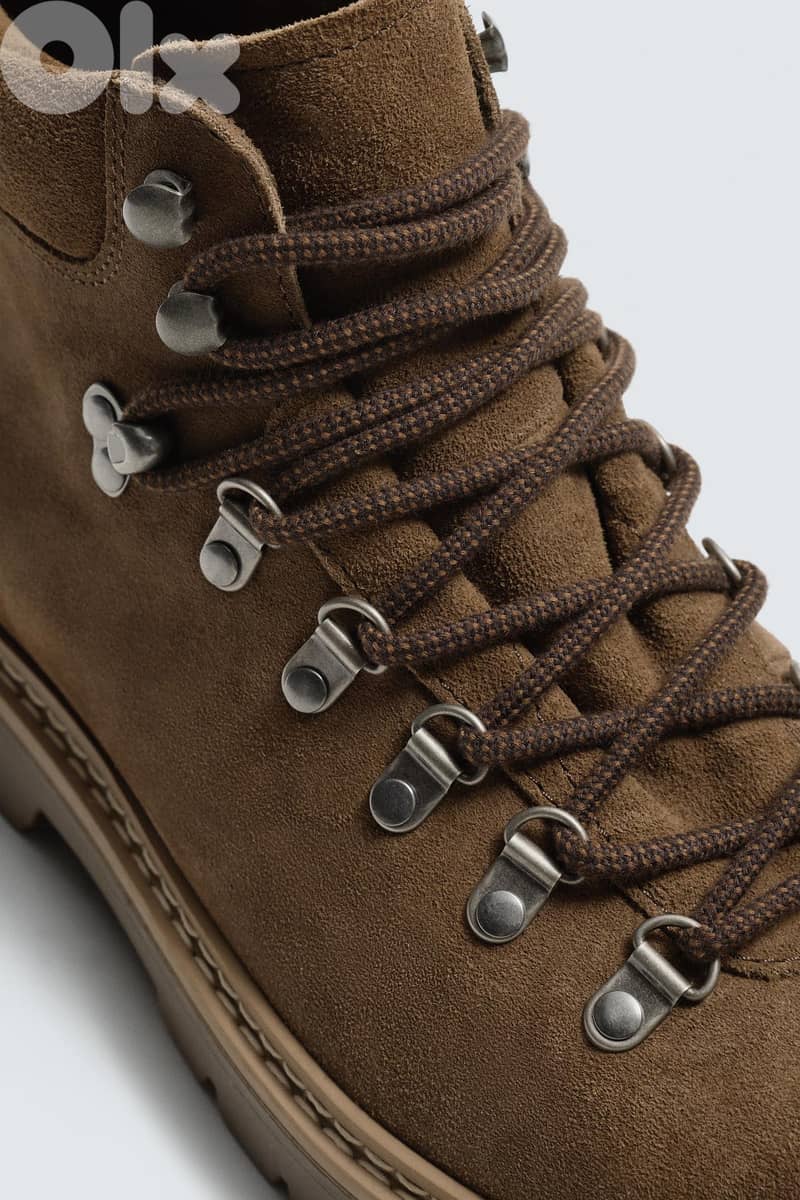 Zara - CHUNKY LEATHER BOOTS SIZE 41 5