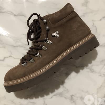 Zara - CHUNKY LEATHER BOOTS SIZE 41