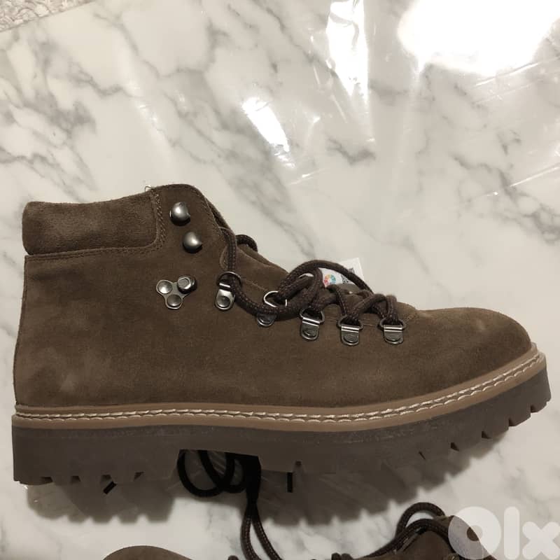 Zara - CHUNKY LEATHER BOOTS SIZE 41 1