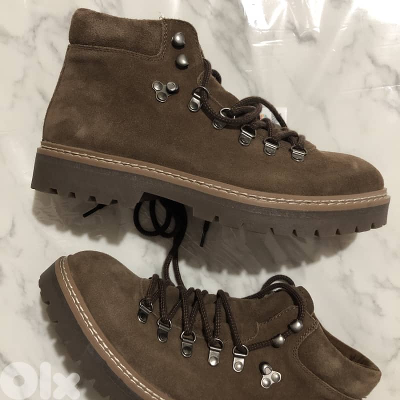 Zara - CHUNKY LEATHER BOOTS SIZE 41 2