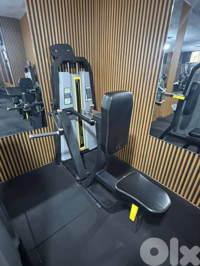 Commercial Seated Row – Weight Stack Machine – Excellent Condition