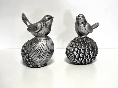 Birds statues