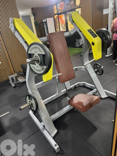 Heavy Duty Shoulder Press Machine – Plate Loaded – Excellent Condition