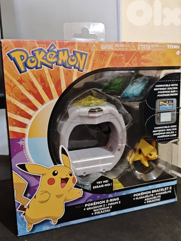 predator figure(original made by neca) and pokemon z braclet (original 4