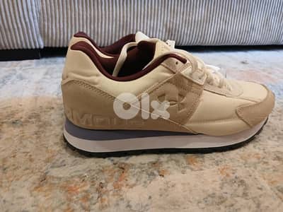 UNDER ARMOUR Size 42