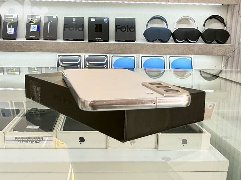 Available Samsung s22+ 256 Gb 8 Ram super clean condition 3