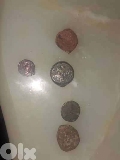 عملة اثرية لا اعرف ما هو جنسها