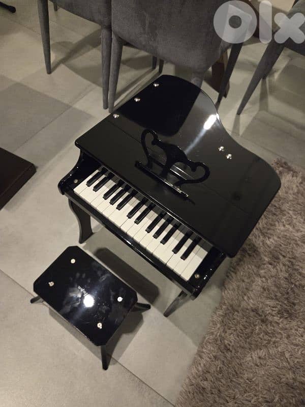 Piano with Table Excellent Condition 2