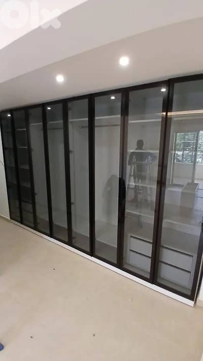 خزائن 8 درف زجاج ألمنيوم على طلب الزبون جديدة من المعمل (high quality)