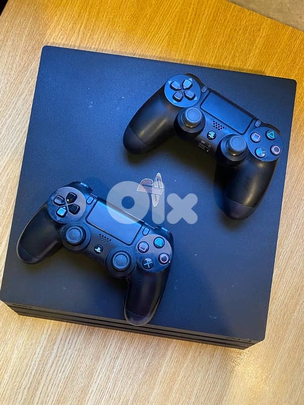 PS4 PRO (1TB) 2
