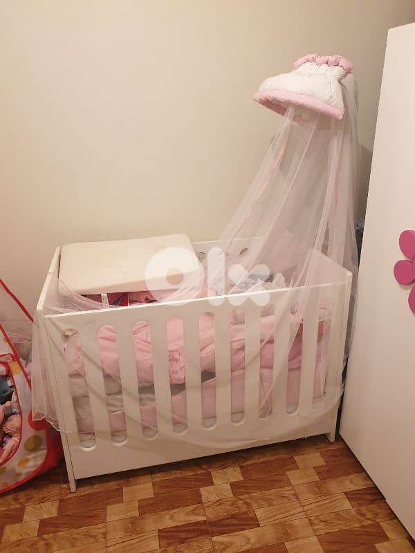 Complete Baby Girl Bedroom Set (White & Pink Flower Design) 3