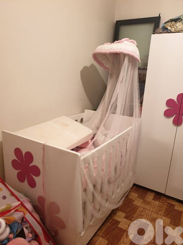 Complete Baby Girl Bedroom Set (White & Pink Flower Design) 4