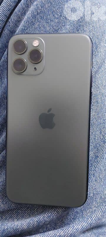 I phone 11 Pro  64 GB Ram Grey color with charge and cover