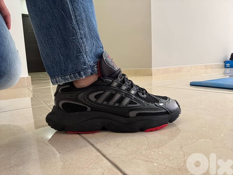 Adidas Sneakers Used – Size 9 us 1