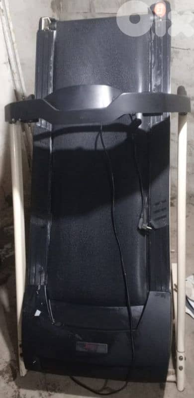 treadmill. مكينة مشي