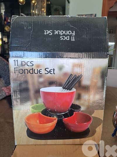 Fondue set 11 pieces never used