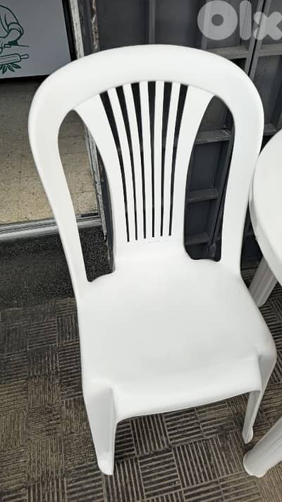 كراسي وطاولات بلاستيك - plastic chairs and tables used