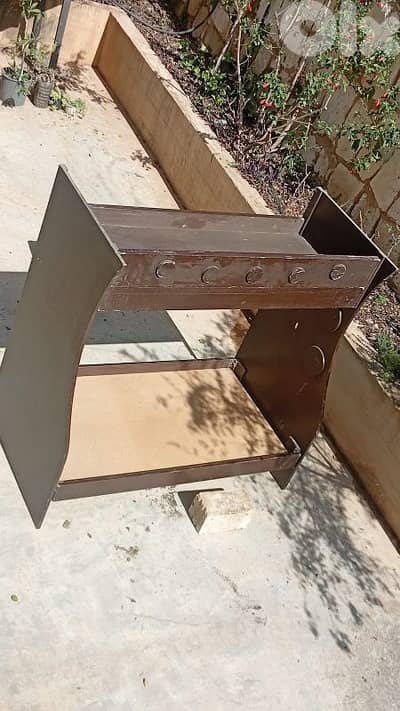 تخت طابقين خشب زين نضيف كتير ٥٠ دولار