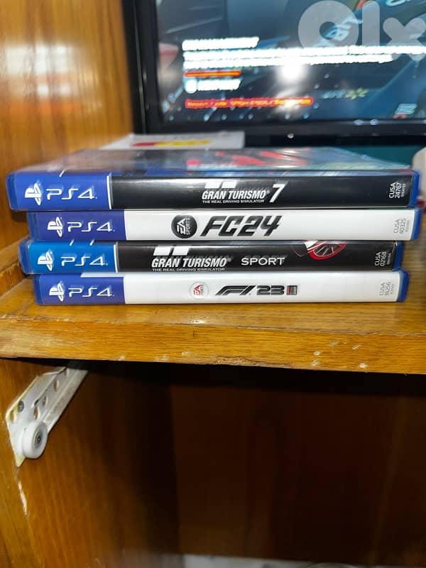 PS4 Slim - Used 2