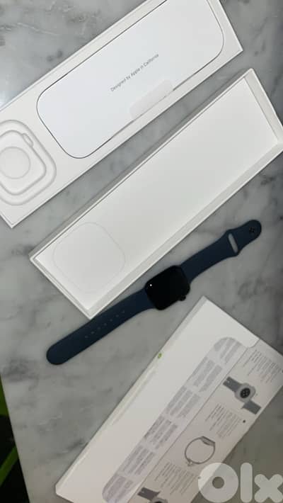 Apple Watch Space Black with Sport Band –بعدها جديده