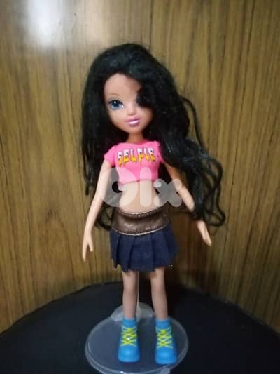 4 MOXIE GIRLZ wearing +shoes As new dolls, All 4= 88$