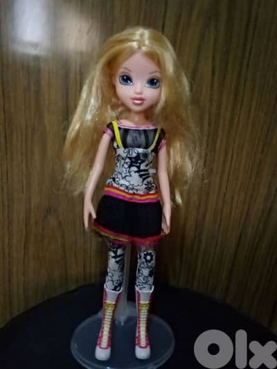 4 MOXIE GIRLZ wearing +shoes As new dolls, All 4= 88$