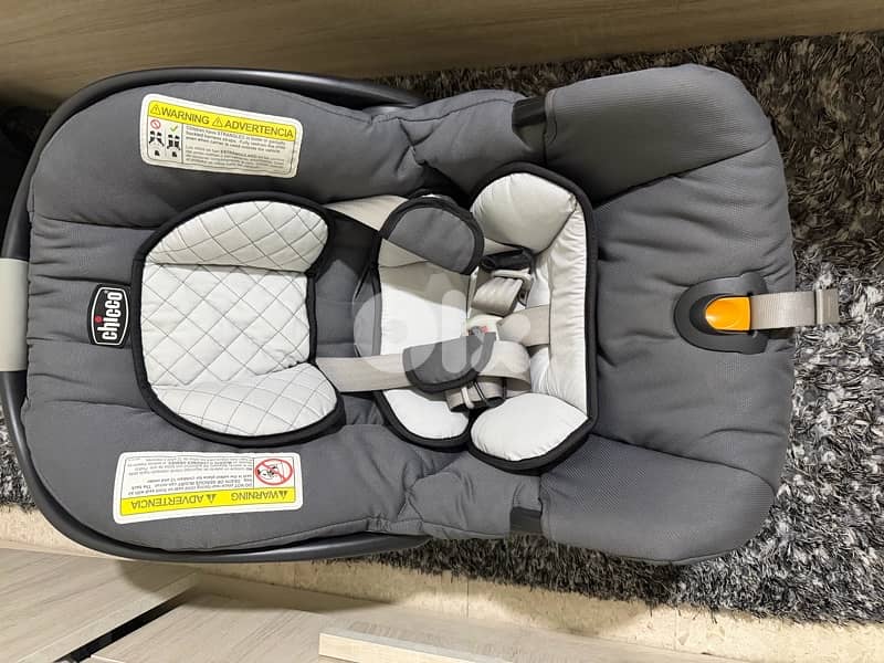 chicco Car Seat + Stroller 3
