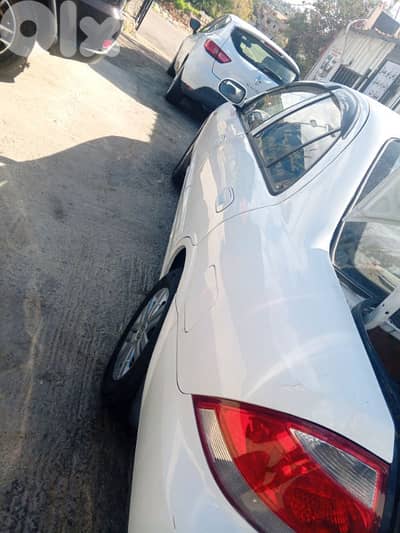 Nissan Sunny 2011