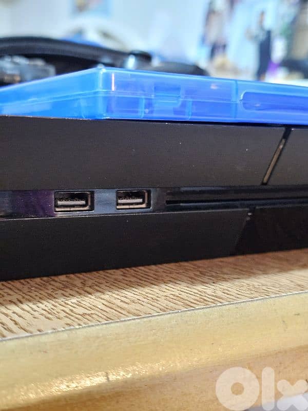 used ps4 with 2 original consoles, cd fifa25 1