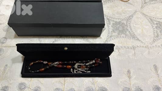 مسبحة عقيق يماني مع شرابة فضة