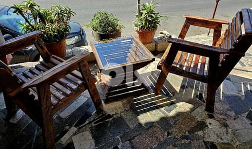 طقم ٢ كراسي و طاولة